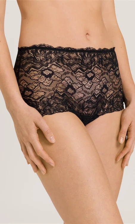 Women's panties with smoothing features for no-show fit-Hanro Solene Lace Short Black