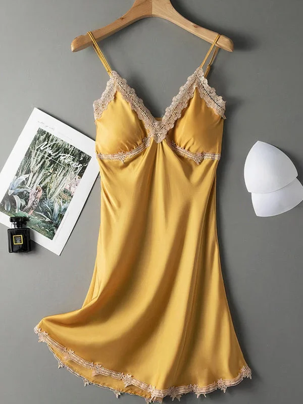 Soft women's sexy nightwear with elegant fabric-Nuisette Romantique Élégante en Col V "Or"