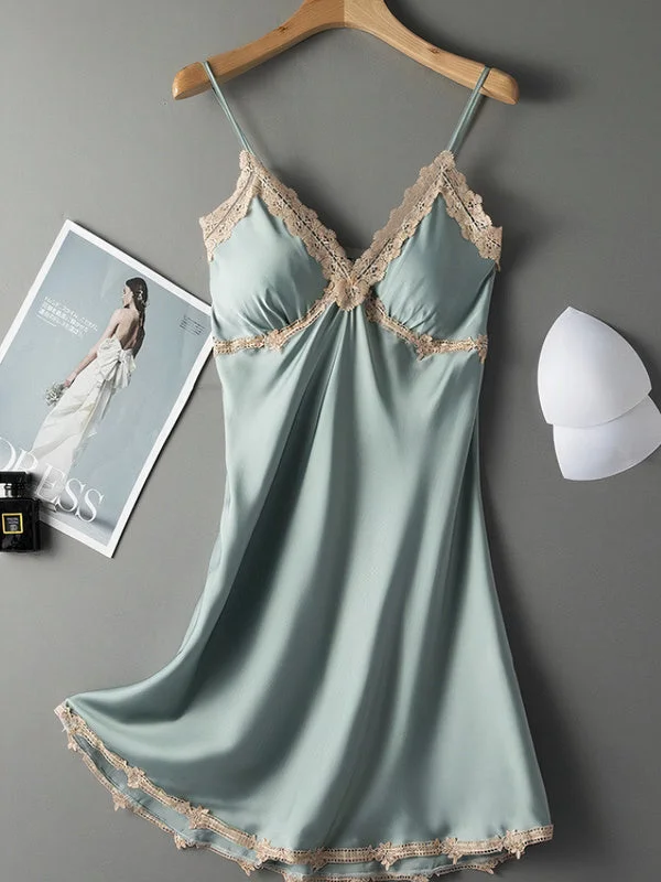 Women's sexy nightwear with silk finish for elegance-Nuisette Romantique Élégante en Col V "Azur"