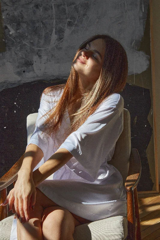Women's robes for cozy nights at home-White short kimono robe for Wedding day