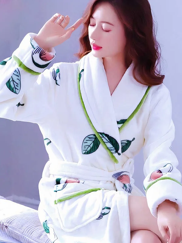 Soft women's robes for evening relaxation-Robe de Chambre Polaire Femme Imprimé Plumes