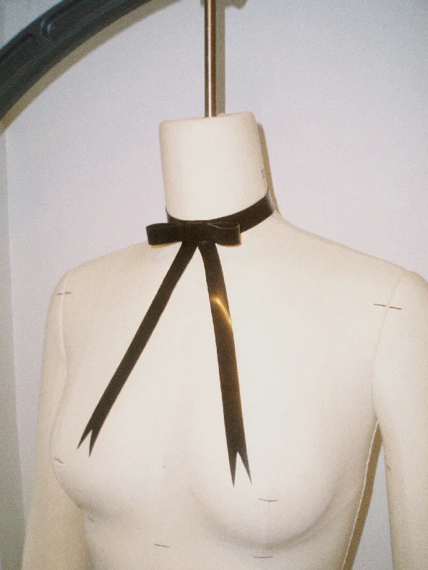 Nipple covers for preventing clothing wrinkles-Bow Choker
