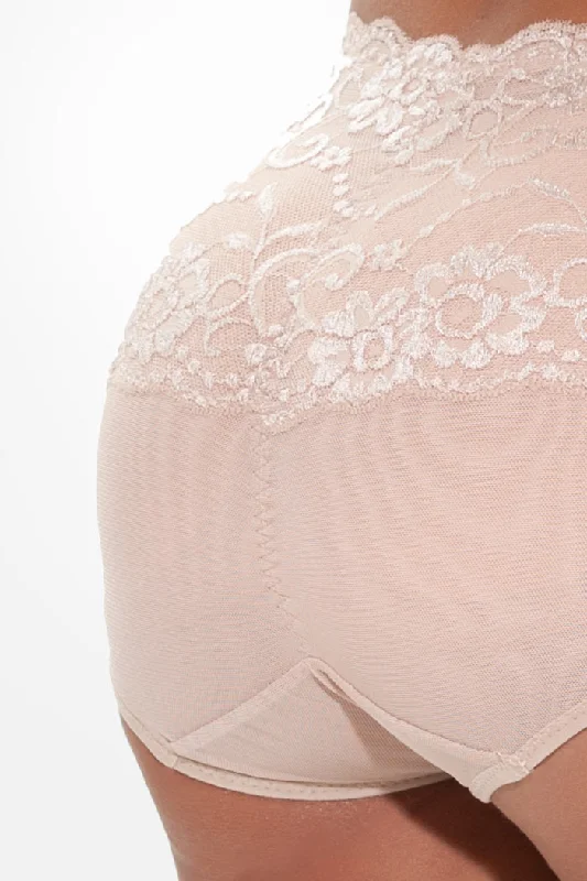 Padded bum shaper for curve shaping-Retro Lace Waist Padded Midrise Panty