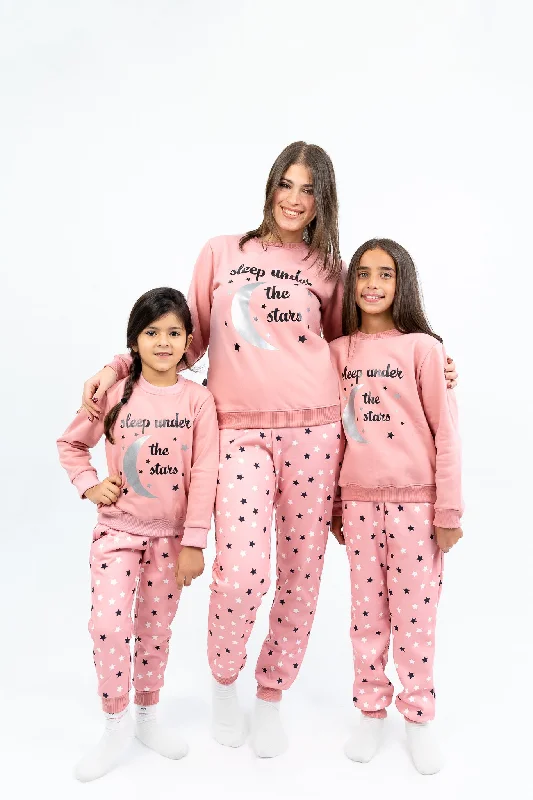 Trendy mother and kid same suit for relaxed trips-بيجامه شتوي اطفال بناتي، كشمير - بطبعة 'sleep under the stars' Trendy mother and kid same suit for relaxed trips-بيجامه شتوي اطفال بناتي، كشمير - بطبعة 'sleep under the stars'