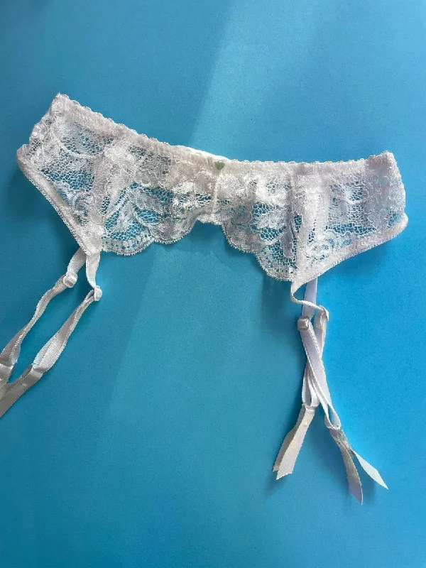 Women's panties for long wear with breathable fabric-Clo: Fortuna Lace Garter Belt - White
