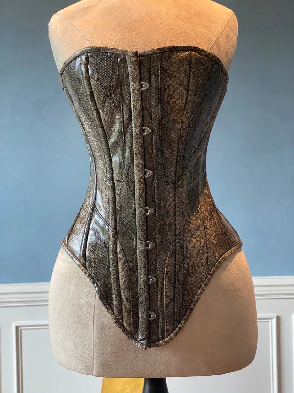 Bustiers and corsets for waist control-Fake snake leather Edwardian pattern PVC corset featured in magazines. Steelbone custom corset, renaissance, gothic, steampunk, bespoke, victorian Bustiers and corsets for waist control-Fake snake leather Edwardian pattern PVC corset featured in magazines. Steelbone custom corset, renaissance, gothic, steampunk, bespoke, victorian