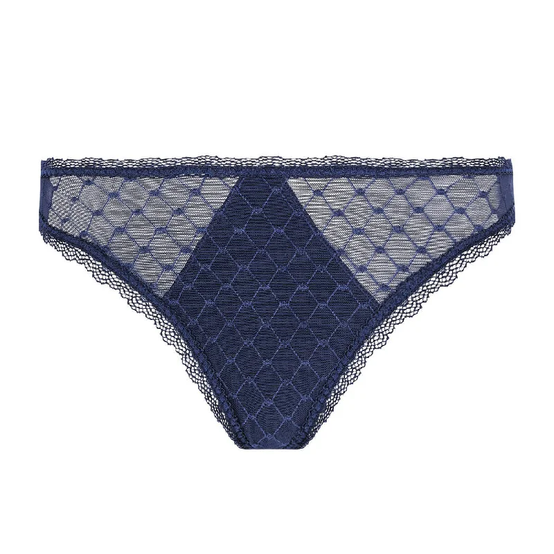 Women's panties with seamless construction for no-show lines-Lise Charmel Antigel Agenda Thong