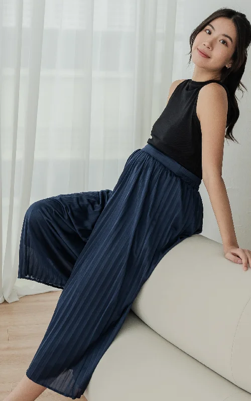 Maternity bras that are both stylish and functional-Oakley Pleated Maternity Pants
