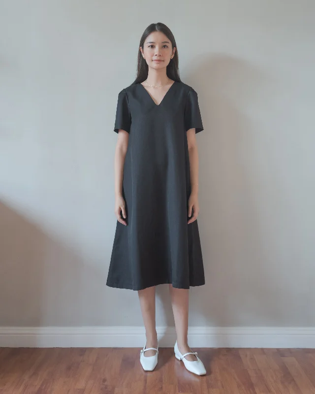 Maternity bras with a soft, breathable fabric for comfort-Everyday Dress in Smokey Black